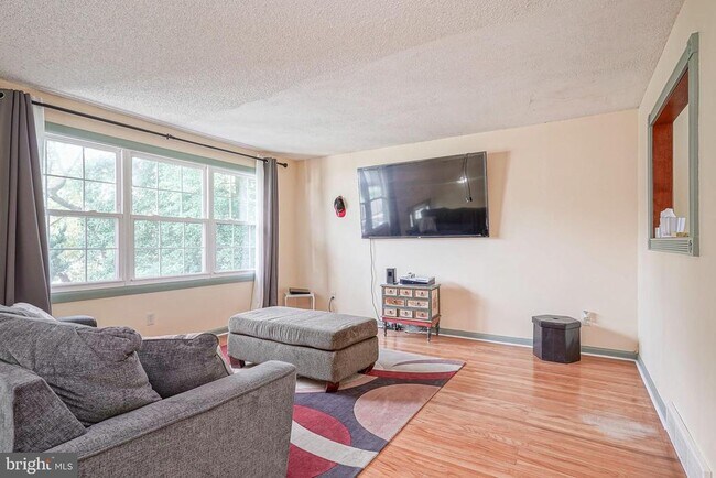 Building Photo - 308 Valley Run Dr