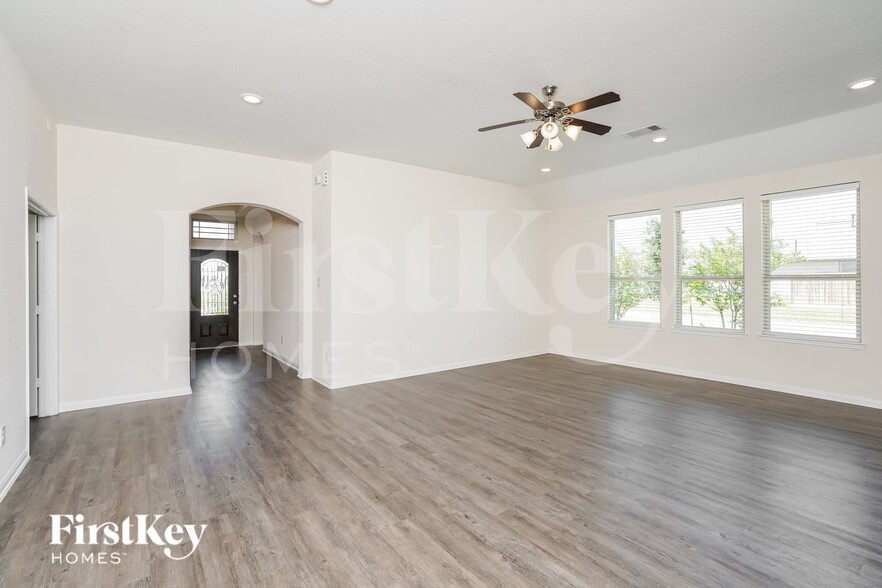 Building Photo - 118 White Wing Ln