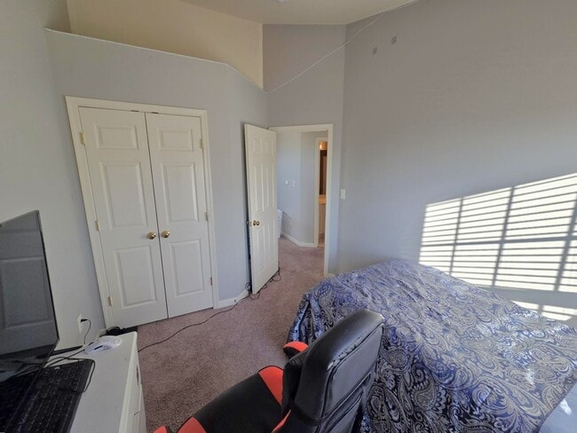 Building Photo - Charming 3 Bed 2.5 Bath End-Unit Townhome with Deck & Patio In The Villages of Saybrook