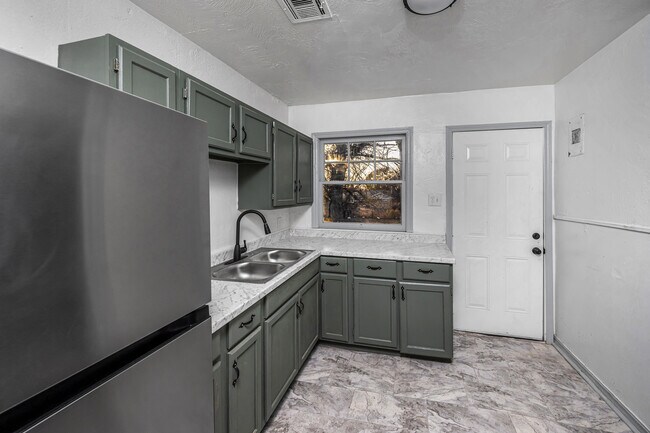 Building Photo - 1414 NW 23rd St