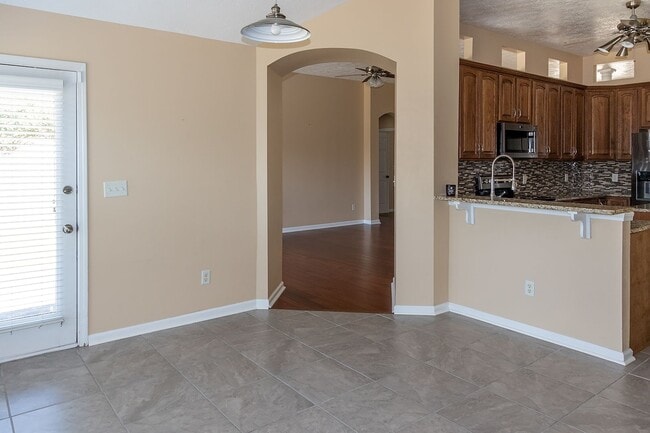 Building Photo - Home for rent in Hghland Ridge