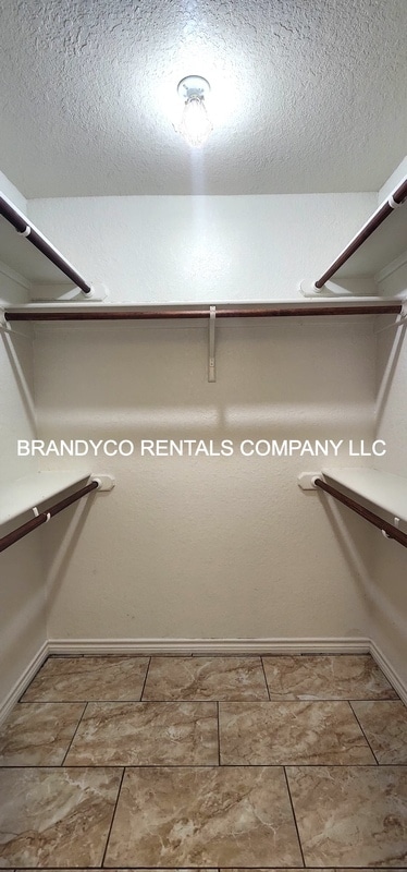 Building Photo - 4209 Maid Marian Cir