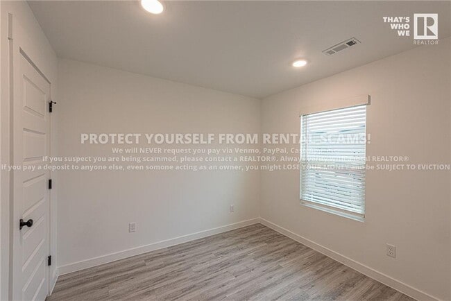 Building Photo - 911 Reading RR Ln