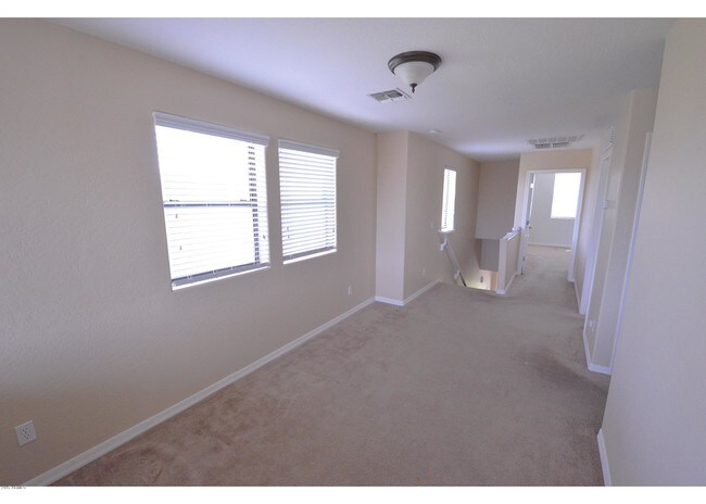 Building Photo - 1421 W Pelican Ct