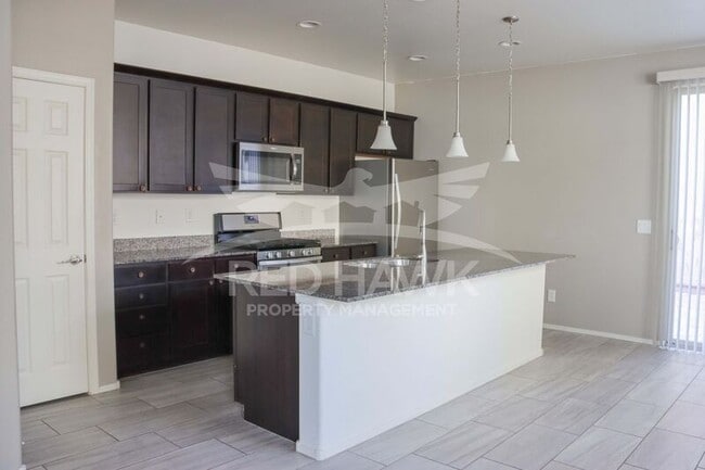 Building Photo - 250 N Sandal
