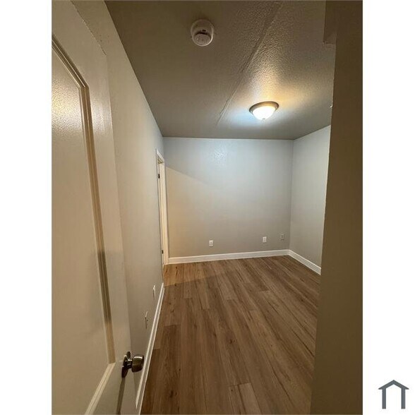 Building Photo - 928 W 83rd St