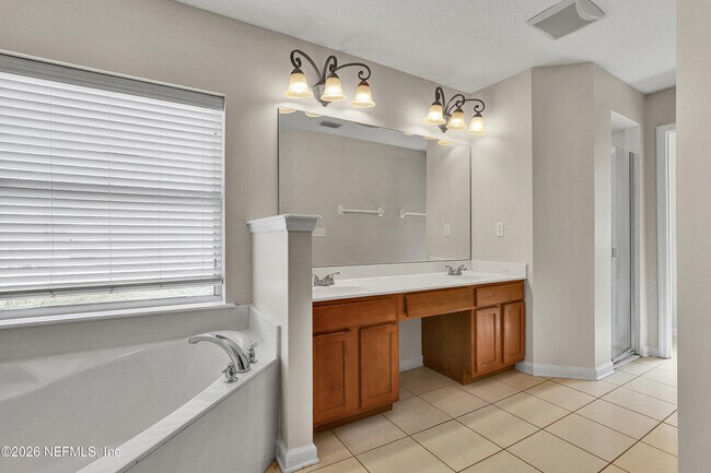 Building Photo - 14422 Christen Dr S
