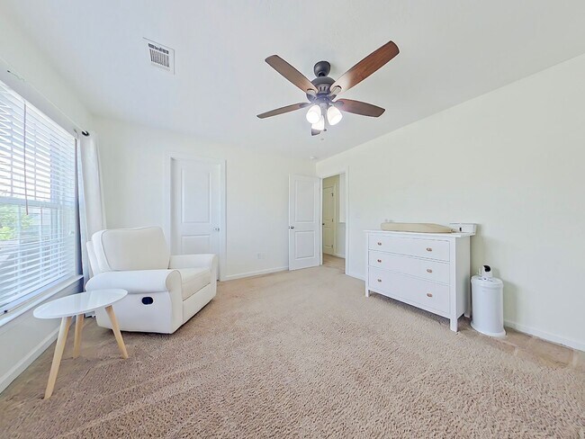 Building Photo - Beautiful 4 Bedroom home in Canterbury Farms!