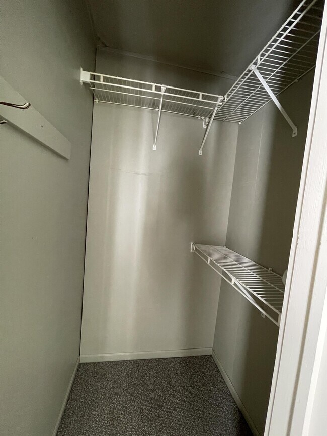 Building Photo - 935 Allen Ave