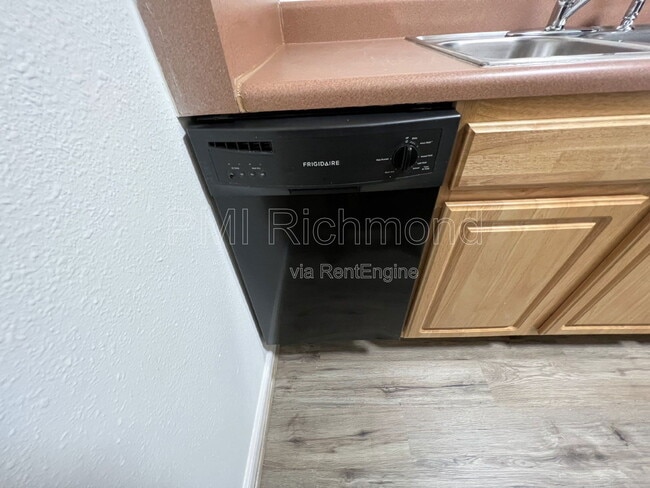 Building Photo - 3530 E Richmond Rd