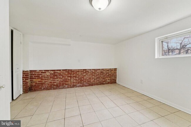 Building Photo - 800 Stoll St