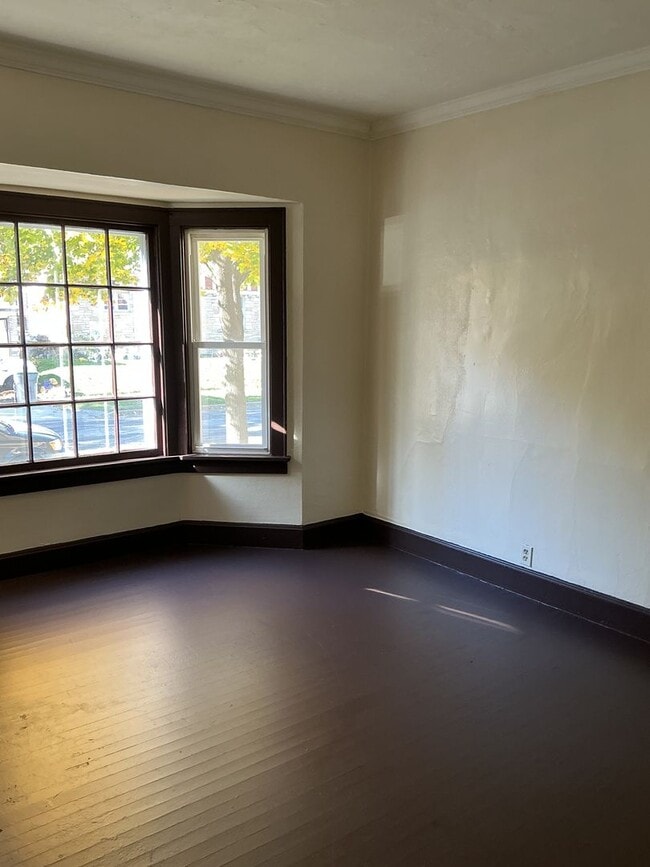 Building Photo - 4 Bedroom Single Family Home