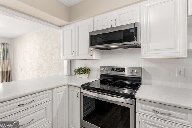 Building Photo - 510 E Ponce de Leon Ave