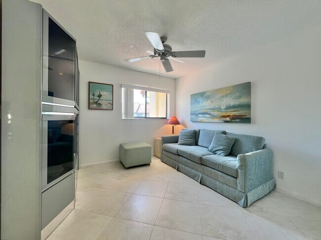 Building Photo - 10756 Bahama Palm Way