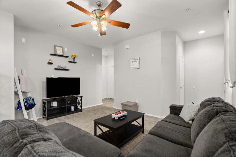 Building Photo - 2150 W Alameda Rd