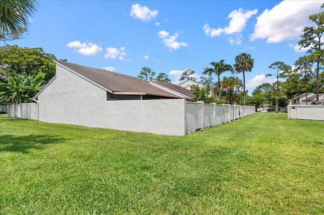 Building Photo - 12781 Spinnaker Ln