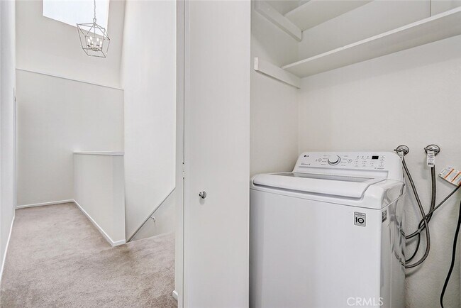 washer/dryer - 4033 W 182nd St