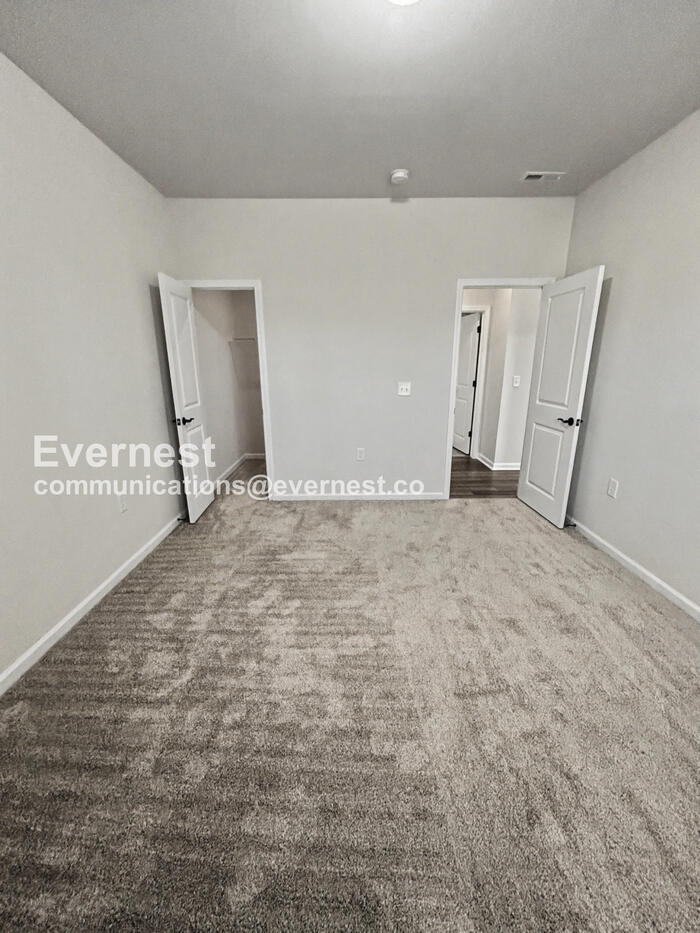 Building Photo - 2145 Bethpage Dr