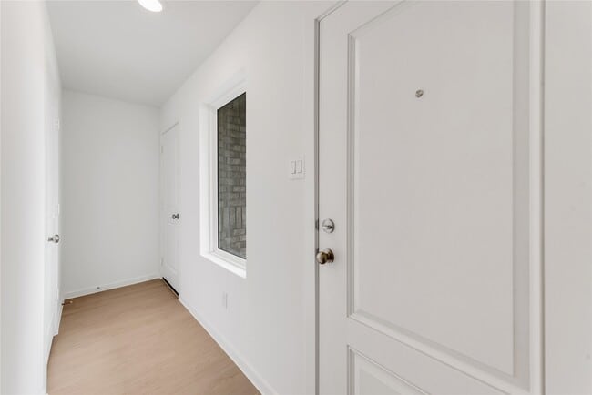 Building Photo - 207 Forest W St