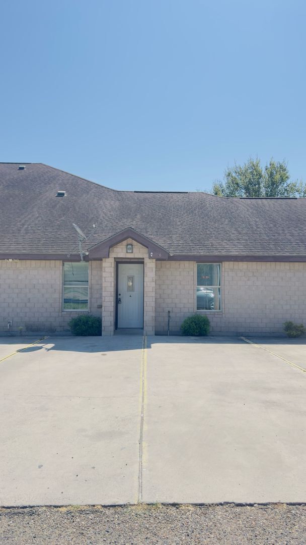 Primary Photo - 800 E Daffodil Ave