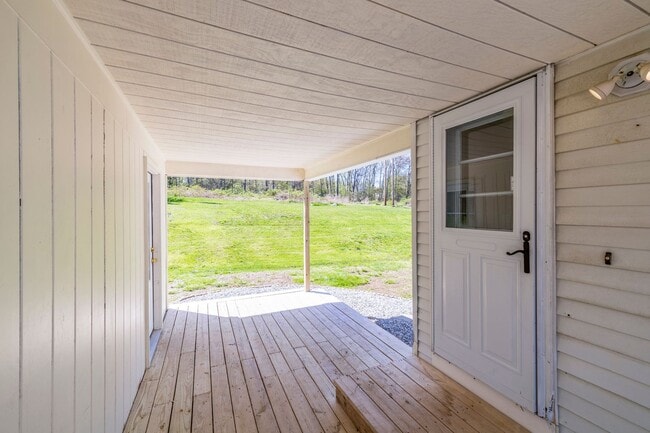Building Photo - Renovated Ranch 3 BR/1BA/1 car garage w Fu...