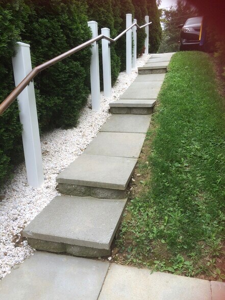 Private Walkway - 600 W Linden St