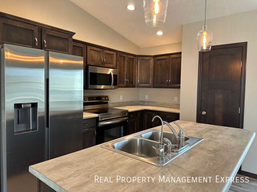 Building Photo - 4 Bedroom 3 Bathroom Home for Rent