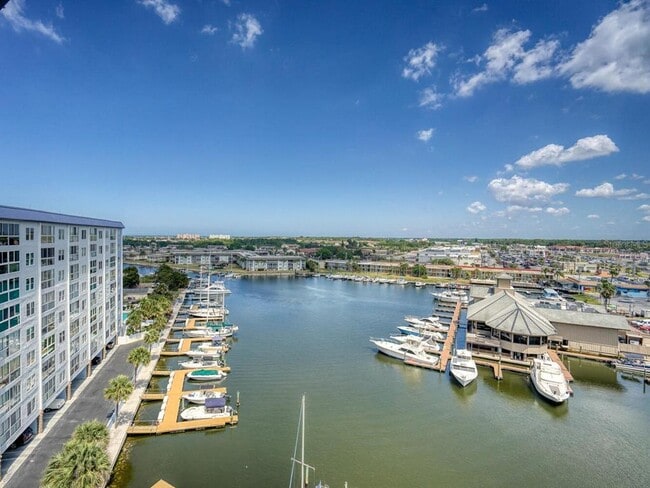 Building Photo - 4939 Floramar Terrace