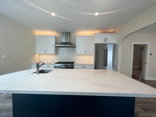 Building Photo - 3226 Fernside Blvd