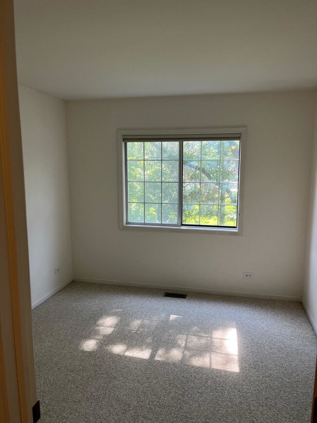 Building Photo - 1274 S Parkside Dr