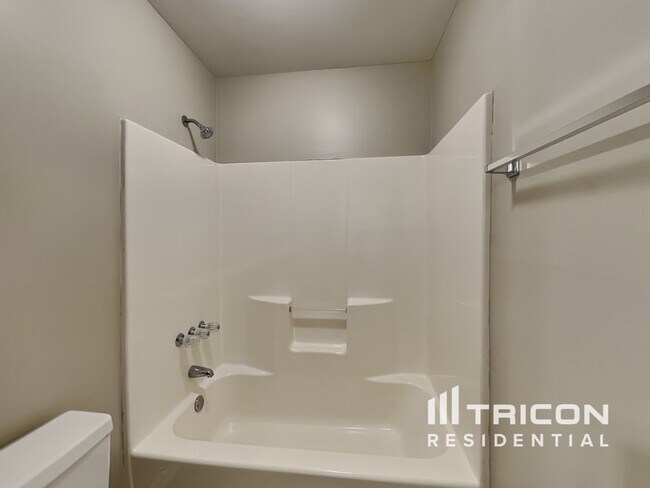 Building Photo - 220 Pepperdine Way