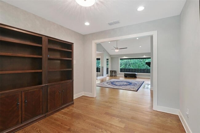 Building Photo - 3801 Laurel Ledge Ln
