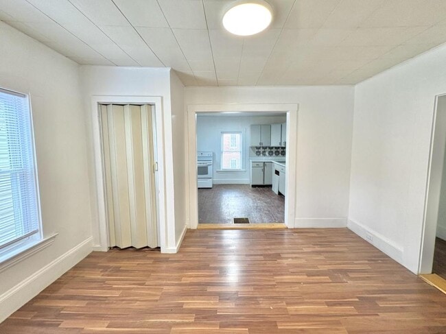 Building Photo - 7 Howe St