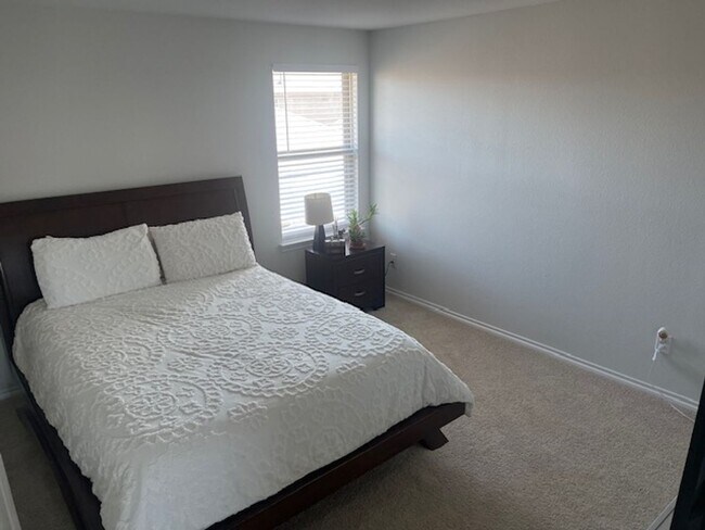 Building Photo - Charming 3-Bed, 2.5-Bath Home for Lease in...