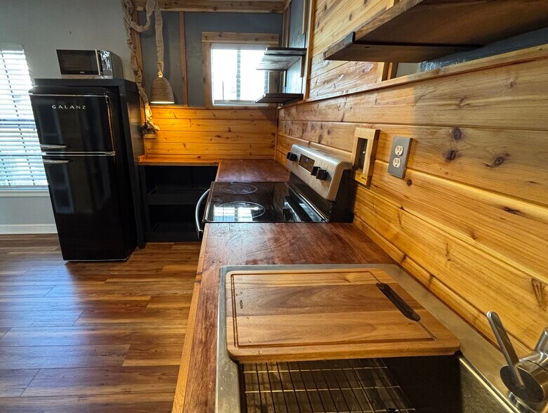 Building Photo - 124 Halliday Ave