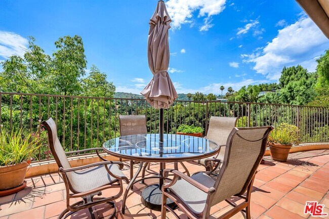 Building Photo - 4557 Saltillo St