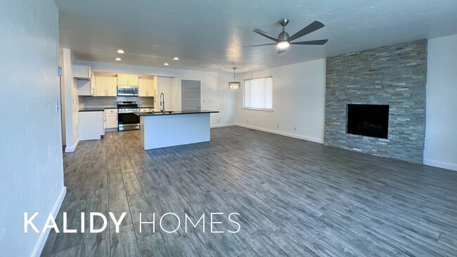 Building Photo - 702 Amity Ln