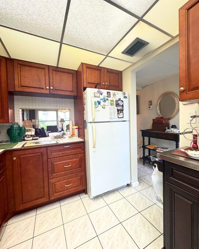 Building Photo - 7787 Golf Cir Dr