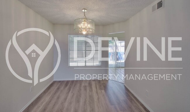 Building Photo - Move-In Ready Home