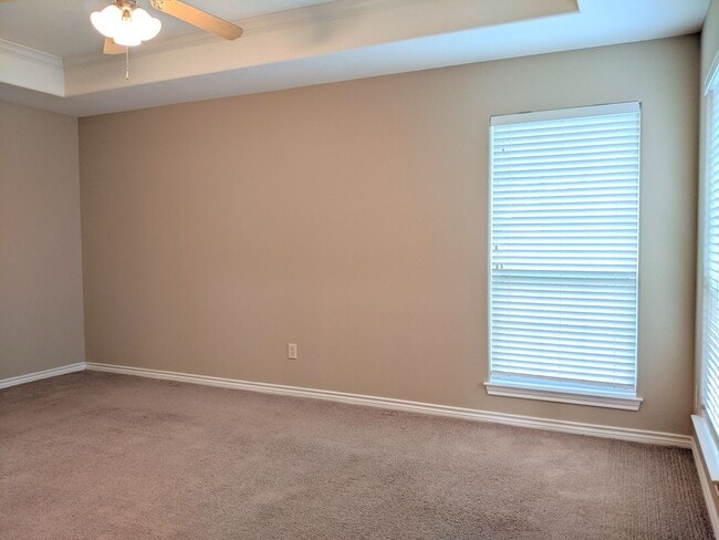 Building Photo - May Move In! 3 Bed 2 Bath In Edelweiss Gar...