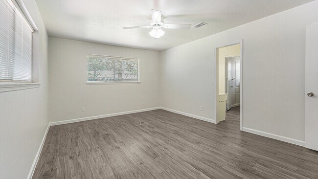 Building Photo - 1003 Pear Tree Ln