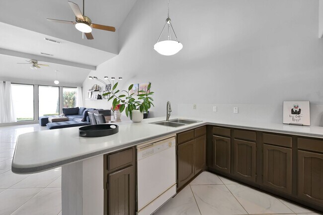 Building Photo - Fully Furnished 2 bedroom Lakefront with 1...