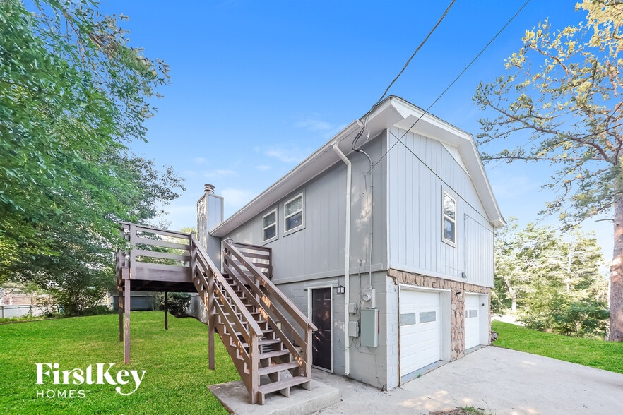 Building Photo - 8263 Country Cir