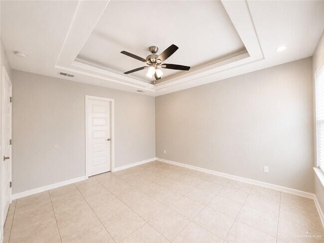 Building Photo - 16 Teak Dr