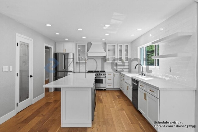 Building Photo - 144 Oakridge Dr