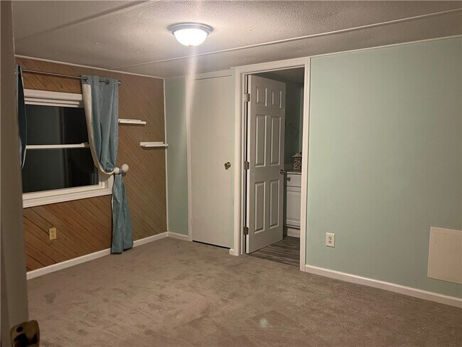 Building Photo - 411 Kelso Dr