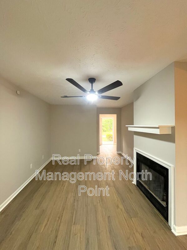 Building Photo - 5843 Summerglen Ln