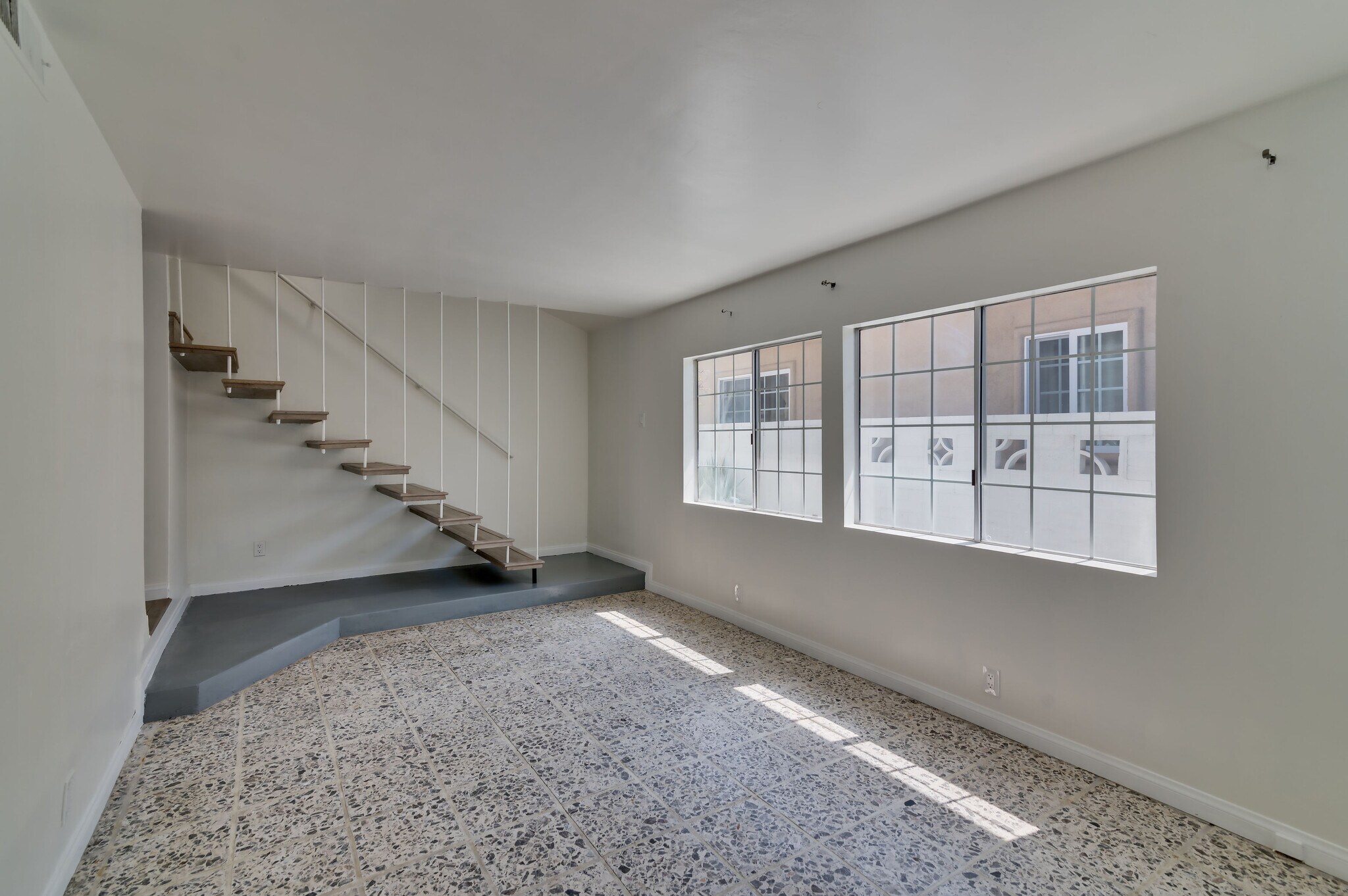 Building Photo - 15013 Hartsook St