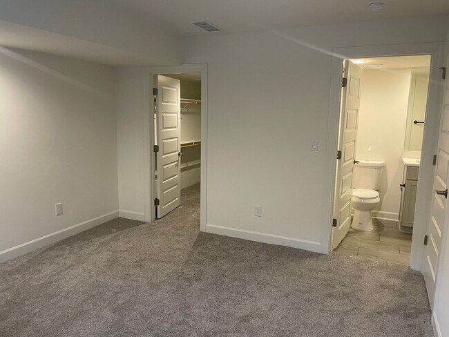 Building Photo - 16161 Fontana St