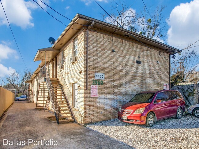 Building Photo - 3960 W Davis St